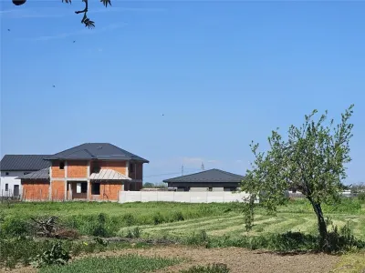 Teren Dumitrana ,utlitati,parc,5 min de statia stb si gradinita - foto 3