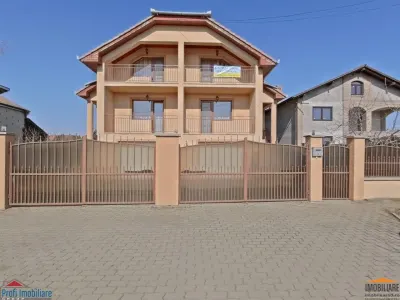 Casa mare cu etaj la principala in Fantanele - REDUCERE - Arad