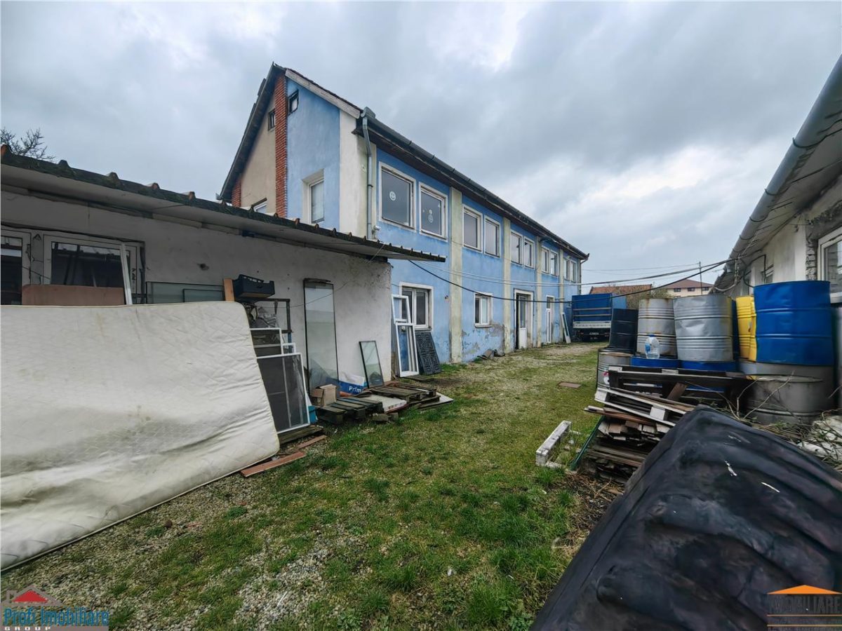 Hala de 300 mp - central - in zona Parneava - Arad