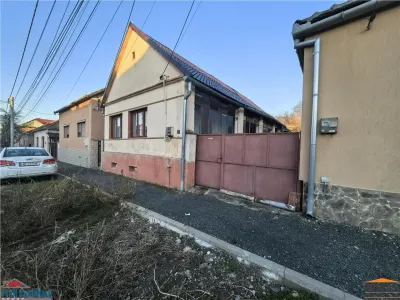 Casa cu 3 camere si pivnita in Lipova - Lipova