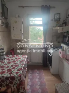 Se vinde apartament cu 3 camere  , etaj 2, Micro V - foto 3