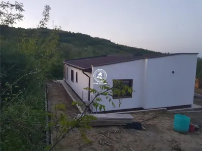 Casa plan parter cu 4 camere de vanzare - Tomesti - foto 5