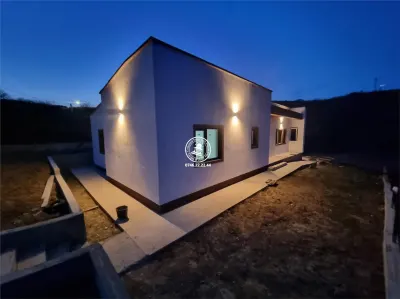 Casa plan parter cu 4 camere de vanzare - Tomesti - foto 7