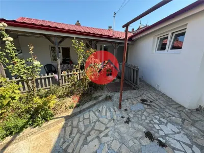 Casa renovata de vanzare, zona centrala, 78 mp, teren 136 mp - foto 1
