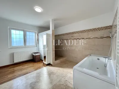 5-Bedroom Villa with Private Garden & Tennis Court - foto 18