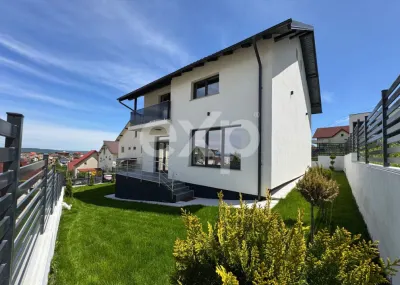 Casă spațioasă și modernă de vânzare în Trivale – panoramă superbă - Pitesti