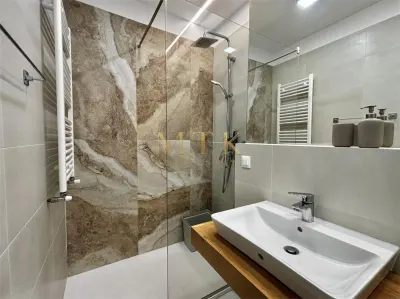 Apartament lux 3 Camere - mobila ROVERE | Curte privata 63 mp | Nusco City - foto 14