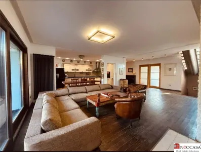 JOLIE VILLE MALL, VILA 6 CAMERE, CURTE 250 MP! - foto 3