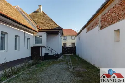 Casa singur in curte cu 1.300 mp teren  - zona Calea Turnisorului - foto 5