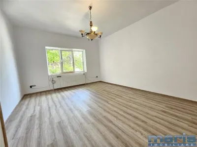 Casa 4 camere, S 110 mp Centru cu panouri pretabil servicii, birouri. - foto 1