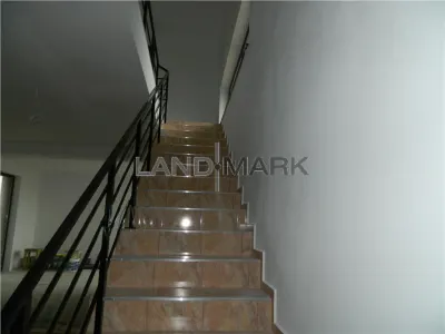Casa cu 2 apartamente, semifinisată, Săcălaz - foto 9
