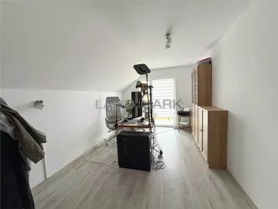 CASA individuala cu garaj, 5 camere, 3 bai Dumbravita zona lac Macilor - foto 16