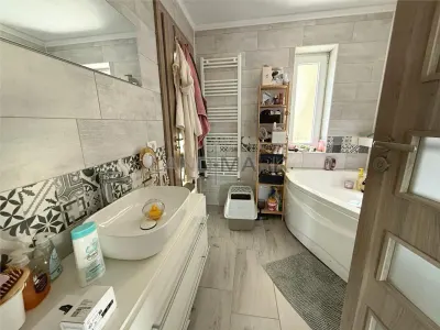 CASA individuala cu garaj, 5 camere, 3 bai Dumbravita zona lac Macilor - foto 8