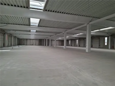 Hala 2400 mp din beton, 8 porti acces, 900 e/mp ! - foto 16