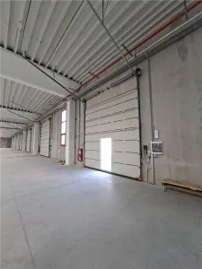 Hala 2400 mp din beton, 8 porti acces, 900 e/mp ! - foto 7