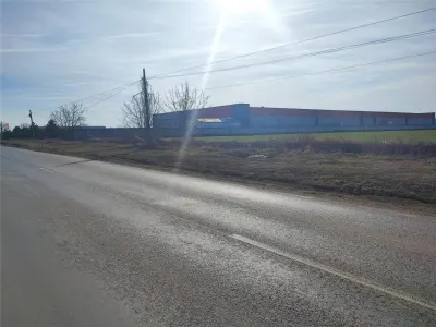 Teren ideal hala la sosea - Balotesti