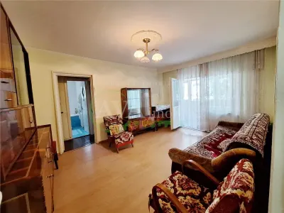 Apartament cu 3 camere, 55 mp utili  | Etaj 1, balcon si centrala– Zona Mioritei - Bacau