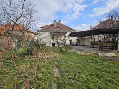 Casa cu 900 mp teren zona Calea Poplacii aproape de Parcul Sub Arini - foto 2