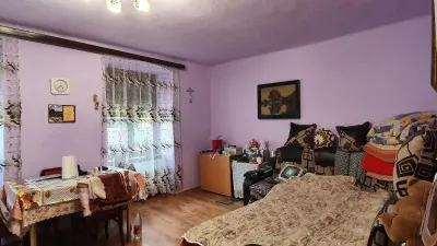 Apartament la casa Piata Cibin, cu geamuri la strada - foto 2