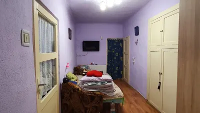 Apartament la casa Piata Cibin, cu geamuri la strada - foto 7