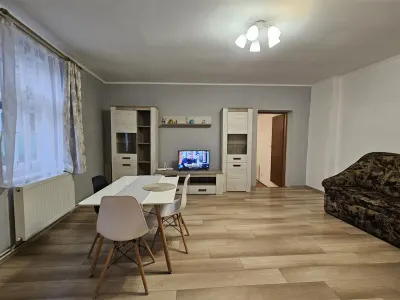 Apartament mobilat la etajul 1 in orasul de jos strada 9 Mai - Sibiu - Sibiu