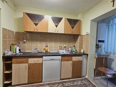 Apartament 3 camere decomandat cu pivnita de vanzare in Vasile Aaron - foto 9