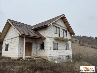 Casa la rosu de vanzare in Alba Iulia - Alba Iulia