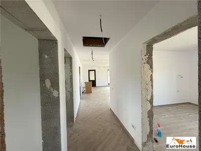 Casa de vanzare pe un nivel in Sard - foto 8