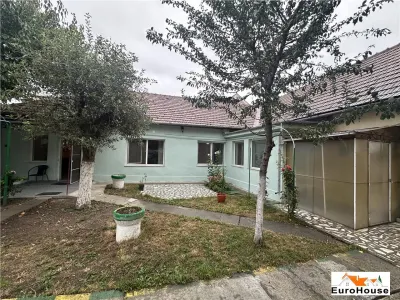 Casa de vanzare zona Centru pretabila pentru birouri - foto 1