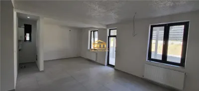 Vila noua P+M, Vladesti - foto 1