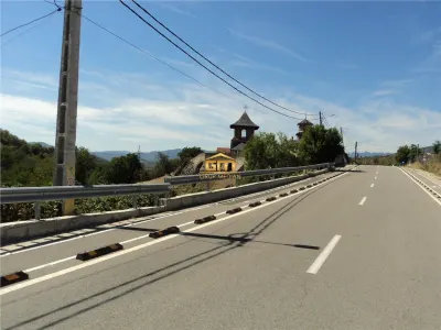Casă cu teren 3800 mp,situată in com. Berislăvesti - foto 14
