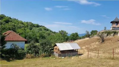 Casă cu teren 3800 mp,situată in com. Berislăvesti - foto 3