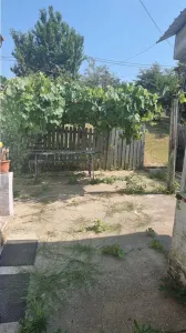 Casă cu teren 3800 mp,situată in com. Berislăvesti - foto 4