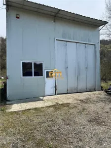 Imobil cu hală și teren 1.877 mp, cu deschidere de 24.50 ml la drumul național, zona Golești - foto 2