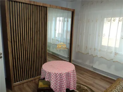 Apartament 2 camere, etaj 1 , decomandat, cu centrala proprie - foto 3