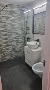 Spațiu comercial de inchiriat in zona centrală - ideal pentru cabinet medical, langă Clinica Papitest sau biroiri - foto 7