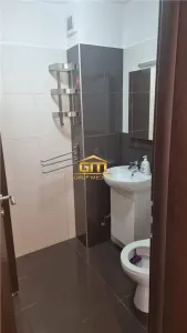 Apartament 3 camere de vanzare - zonă centrală, mobilat și utilat. - foto 12