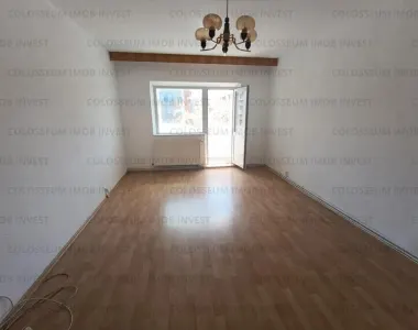 Apartament cu 4 camere, decomandat - zona Bartolomeu - foto 3
