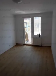 Garsoniera renovata | Balcon | zona Astra - Brasov