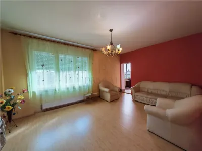 Apartament 3 camere | 80 mp | Decomandat | Centrală proprie | Splaiul Nistrului - foto 2