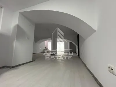 Casa la curte comuna, renovata complet in 2024 in zona Iosefin - foto 10