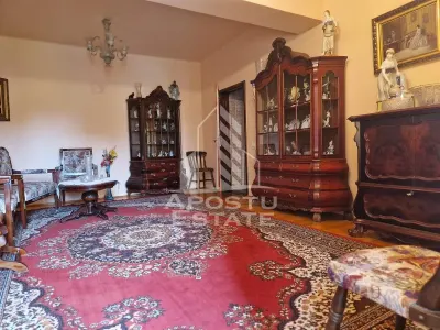 Casa familiala cu spatiu comercial si garaj P+1E+M 720 Mp - foto 2