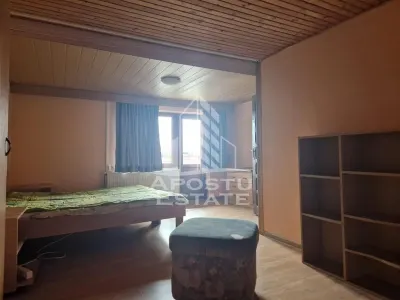 Casa familiala cu spatiu comercial si garaj P+1E+M 720 Mp - foto 12