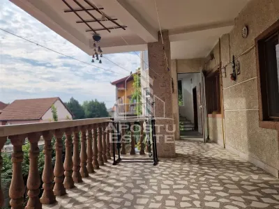 Casa familiala cu spatiu comercial si garaj P+1E+M 720 Mp - foto 7