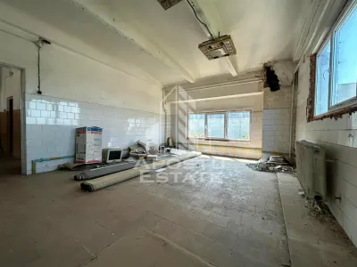 Spatiu pentru birouri240mp8 camere  Zona Gai -Centura   de Nord Arad - Arad