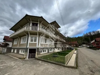 Vila unica, 520 utili, in inima judetului Caras-Severin - foto 2