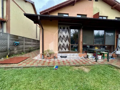 Duplex cu 4 camere situat la asfalt, in zona Planetelor - foto 13