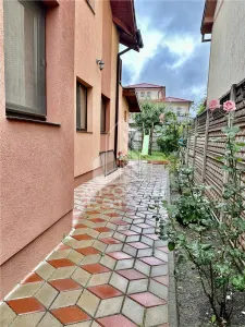 Duplex cu 4 camere situat la asfalt, in zona Planetelor - foto 15