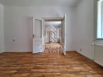 Spatiu de birou sau apartament cu 3 camere, 85 mp utili, Boul Rosu - Arad