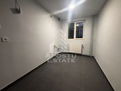 Apartament la casa cu 2 camere, curte proprie, Ghiroda - foto 1